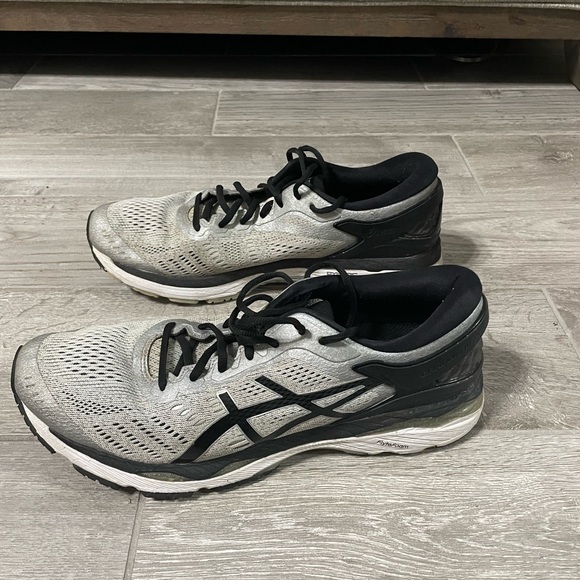 ASICS - Picture 3 of 4